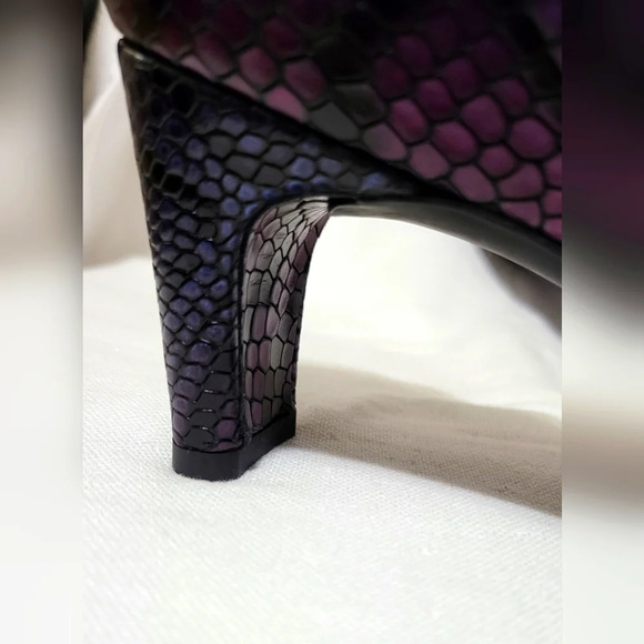 Stuart Weitzman Womens‎ Iridescent Purple Snake Print Leather Heels 9.5N NWOB - Picture 8 of 15
